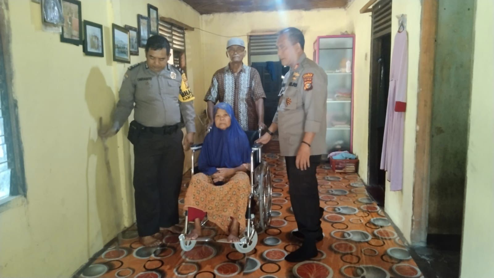 Polda Riau Kembali Salurkan Bantuan Kursi Roda, Kombes Sunarto : Alhamdulillah, Sudah 10 Unit Disalurkan